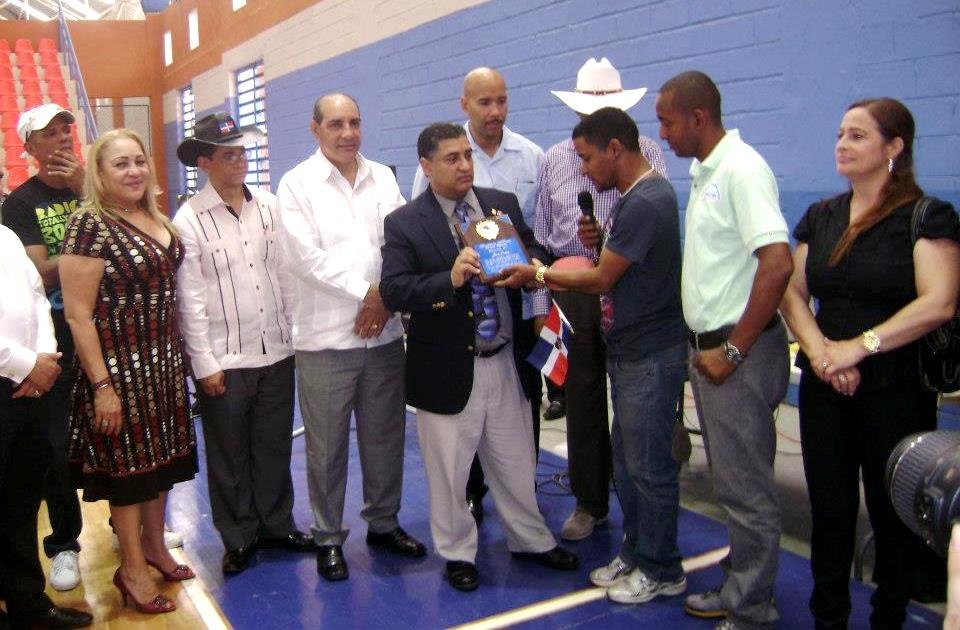 La academia de tenis &ldquo;Odalis Gómez&rdquo;, reconoce a José Ortíz